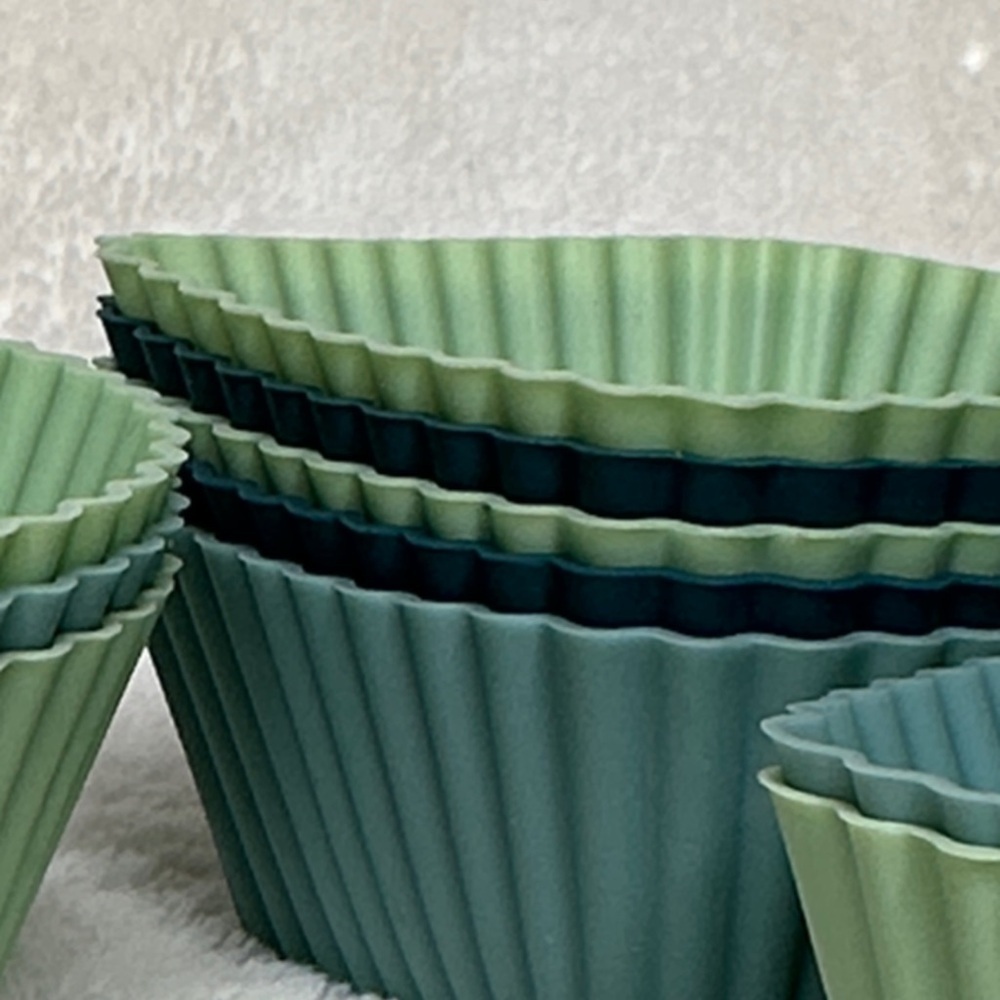 Set of 10 Silicone Bento Box or Baking Cups in Green and Blue Varied Sizes EUC - Picture 2 of 11